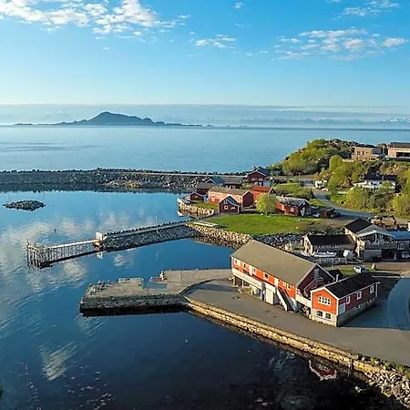 Hotel Astra Whale - Waterfront Boutique Hostel In Lofoten *