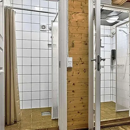 Astra Whale - Waterfront Boutique Hostel In Lofoten * Kabelvåg